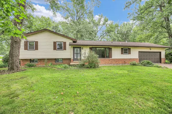 1106 Riverside CT, Mahomet, IL 61853