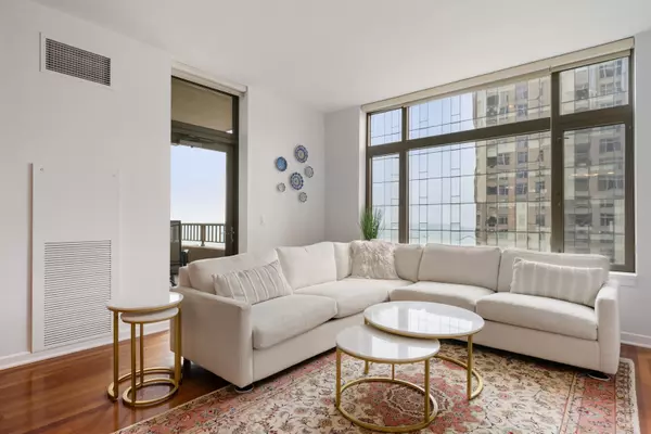 Chicago, IL 60611,530 N Lake Shore DR #2106