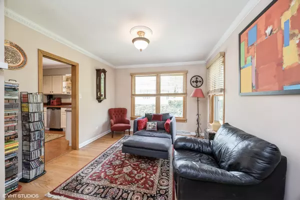 La Grange Park, IL 60526,221 Huntington CT