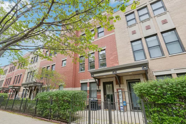 1014 N Crosby ST, Chicago, IL 60610