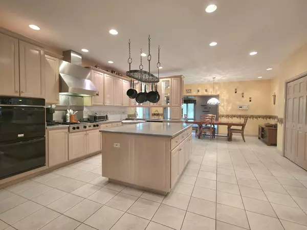 Mokena, IL 60448,10160 Lancaster DR