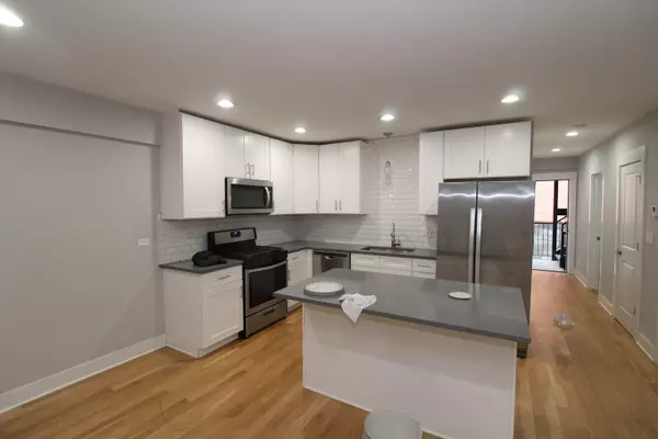 Chicago, IL 60607,1411 W Taylor ST
