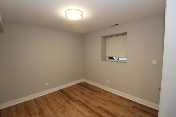 Chicago, IL 60607,1411 W Taylor ST