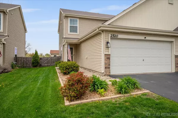 2520 Carlisle LN, Hampshire, IL 60140
