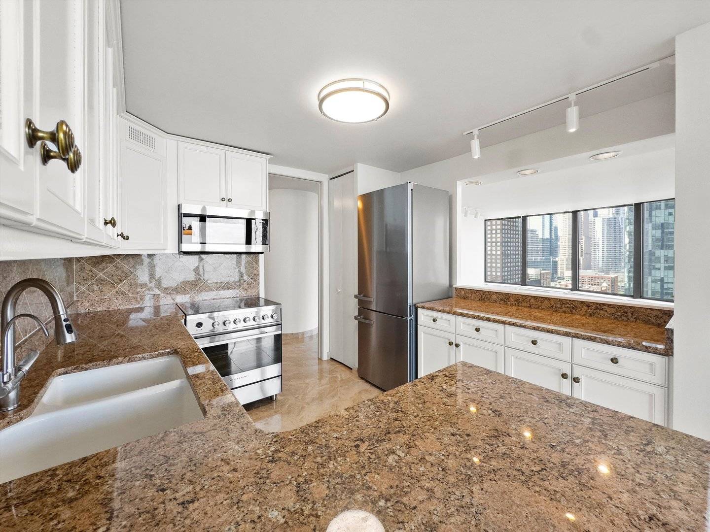 Chicago, IL 60611,505 N Lake Shore DR #2203