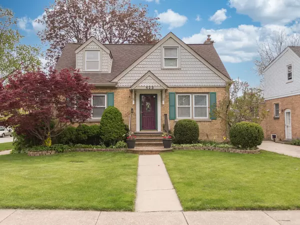 423 N Emerson ST, Mount Prospect, IL 60056