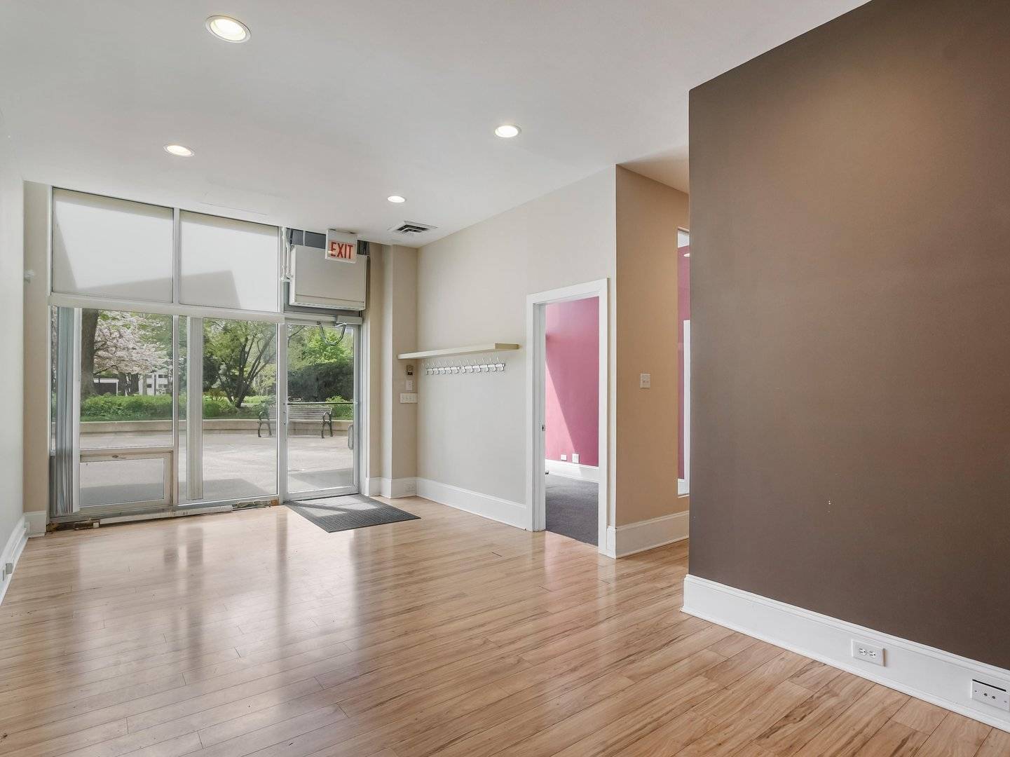 Chicago, IL 60610,1360 N Sandburg TER #103C