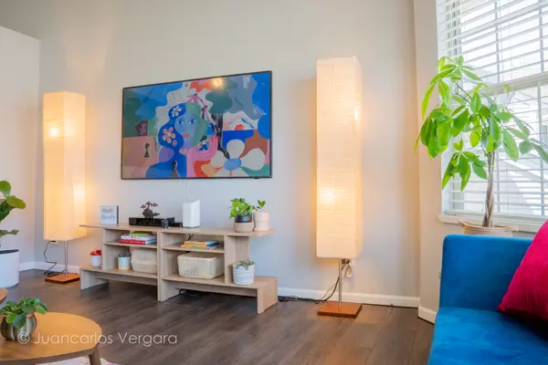 North Aurora, IL 60542,615 E Victoria CIR #615