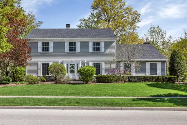 1081 Barneswood DR, Downers Grove, IL 60515