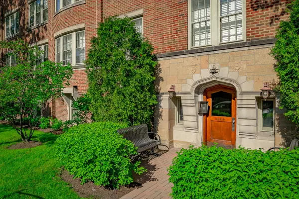 Oak Park, IL 60302,344 S Maple AVE #2B