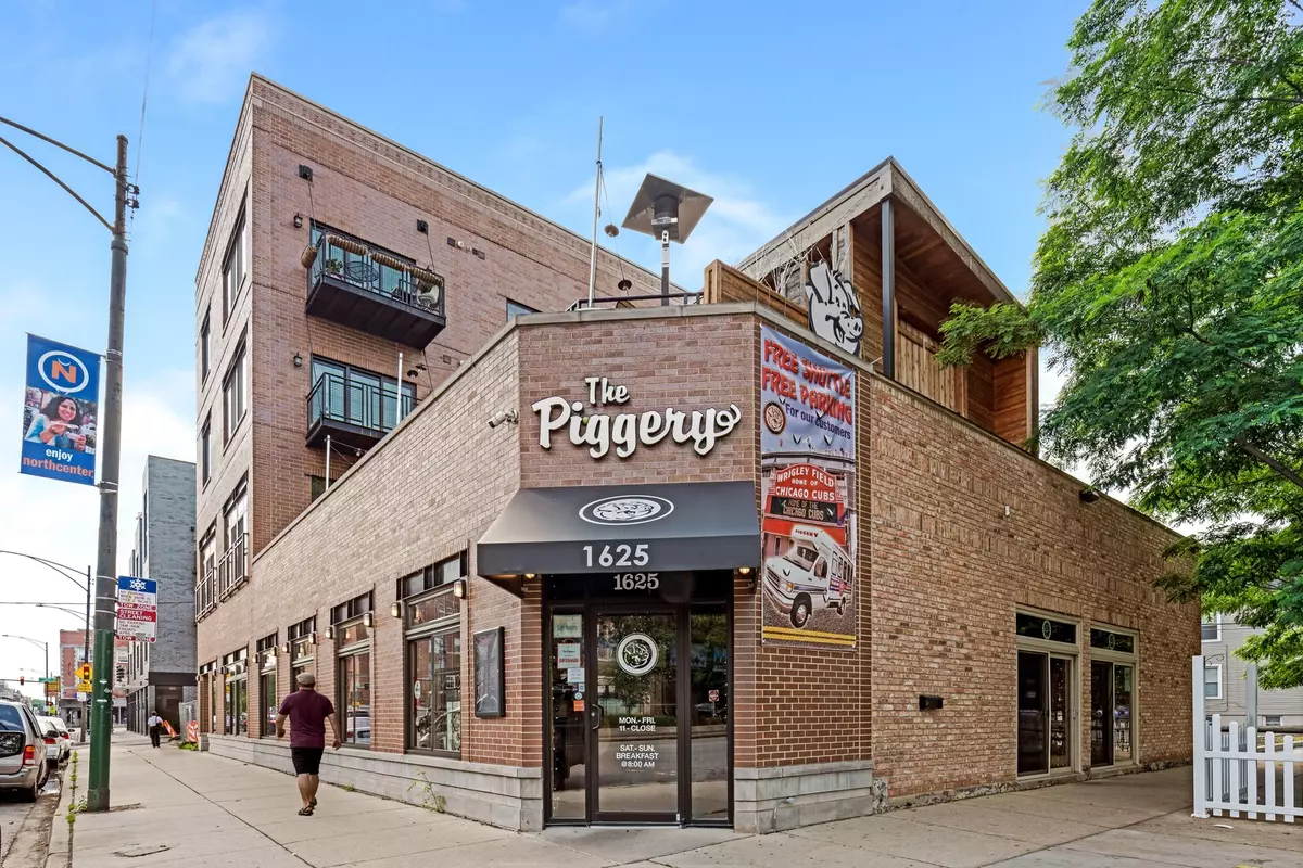 Chicago, IL 60613,1625 W Irving Park RD