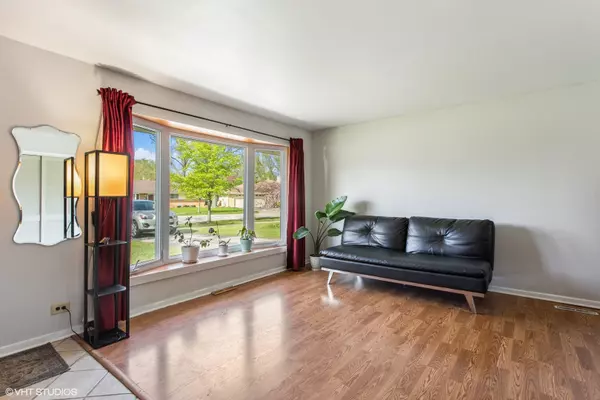 Arlington Heights, IL 60004,1812 N Mitchell AVE