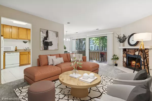 Wheeling, IL 60090,584 Williamsburg CT #C2