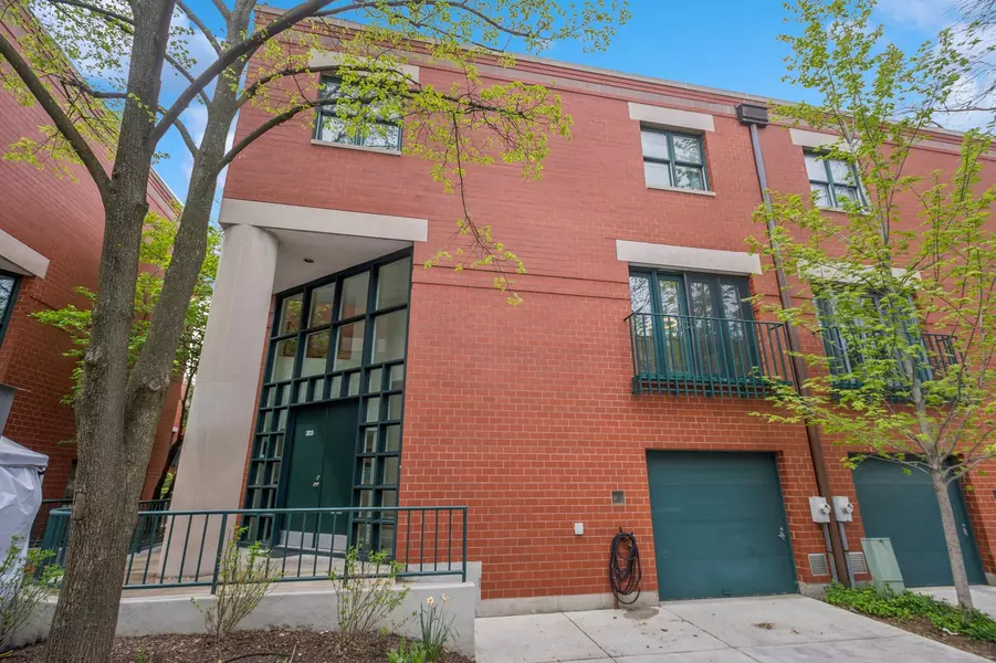 641 W WILLOW ST #203, Chicago, IL 60614