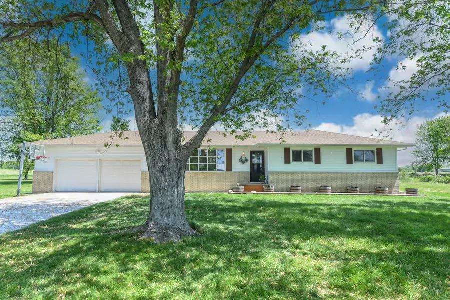 8810 S Coats RD, Glasford, IL 61533