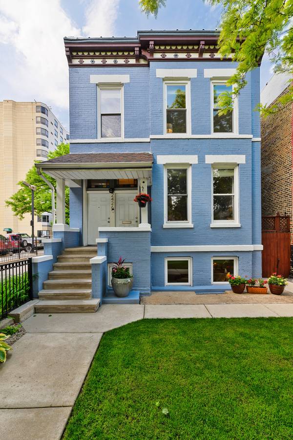 2426 W McLean AVE, Chicago, IL 60647