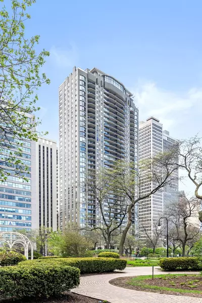 1040 N Lake Shore DR #4C, Chicago, IL 60611