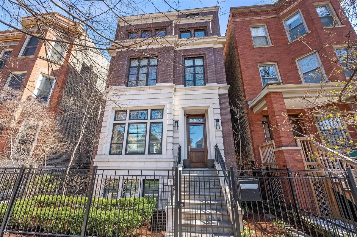 Chicago, IL 60613,3735 N Greenview AVE