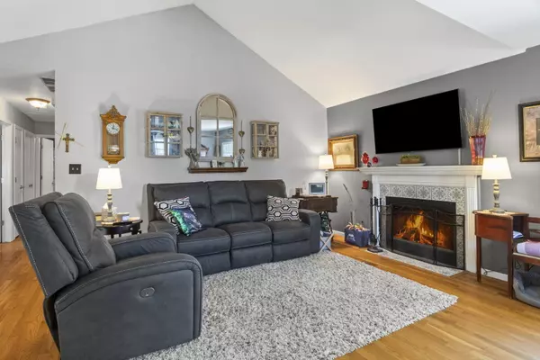 Elwood, IL 60421,895 Meadowbrook RD