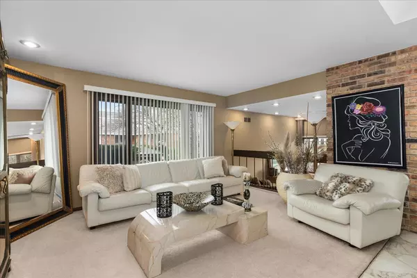 Deerfield, IL 60015,1865 Elizabeth CT