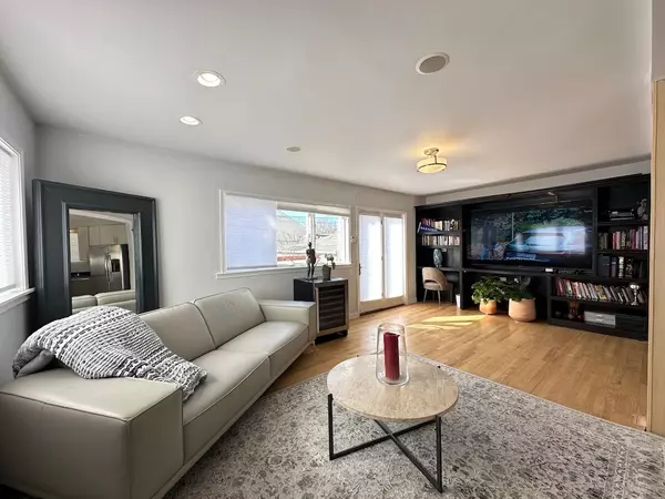 Chicago, IL 60618,4142 N MAPLEWOOD AVE #HOUSE