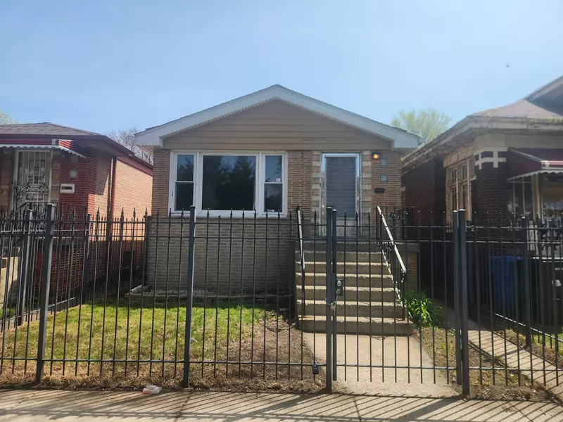 7553 S Paxton AVE, Chicago, IL 60649