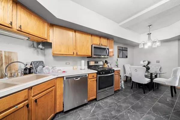 Oak Lawn, IL 60453,11035 Deblin LN #205