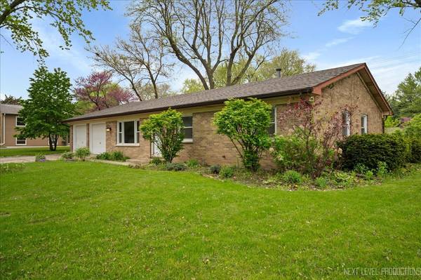 Montgomery, IL 60538,16 Circle Drive East