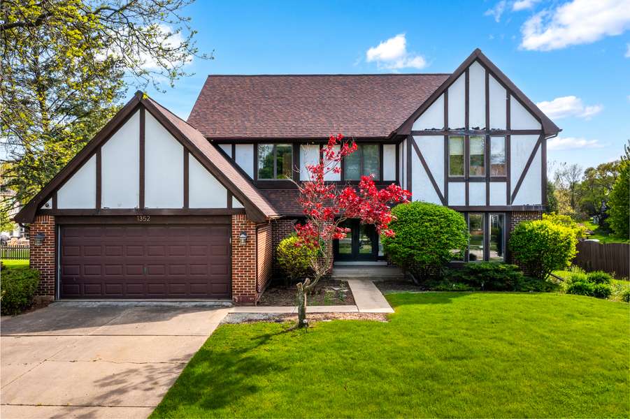1352 GOLDENROD DR, Naperville, IL 60540