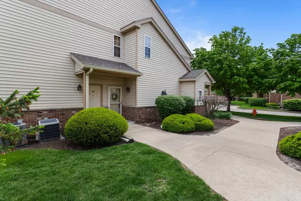 Champaign, IL 61822,3796 Thornhill CIR #3796