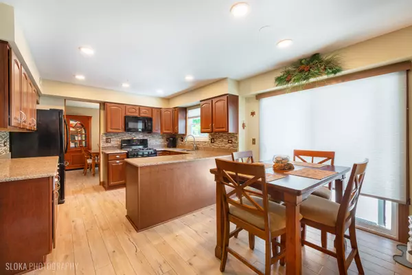 Crystal Lake, IL 60014,930 E Stone Creek CIR