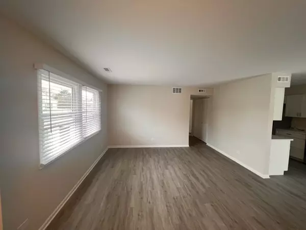 Bartlett, IL 60103,151 Peter CT #D