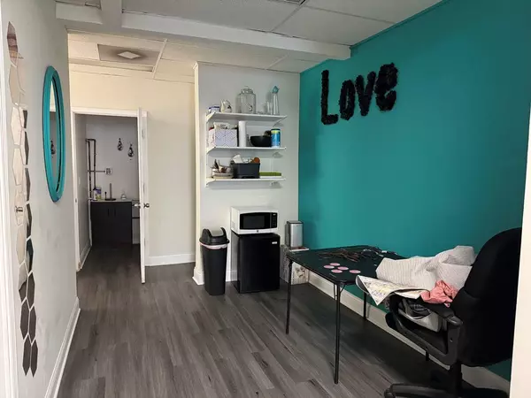 Chicago, IL 60618,2123 W Irving Park RD
