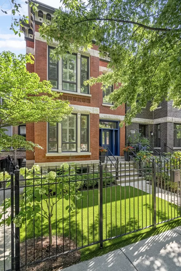 1319 N Oakley BLVD, Chicago, IL 60622