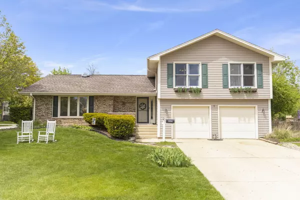 22W054 Taylor RD, Glen Ellyn, IL 60137