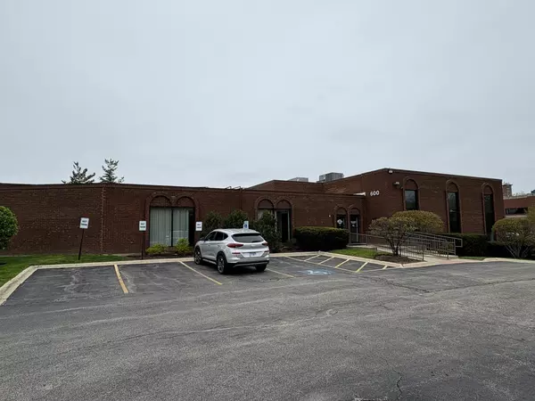 Palatine, IL 60067,600 First Bank DR N #AB