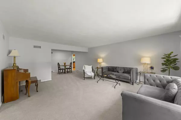 Glen Ellyn, IL 60137,350 S Kenilworth AVE