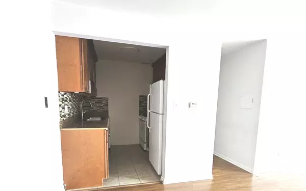 Palatine, IL 60074,4B E Dundee Quarter DR #302
