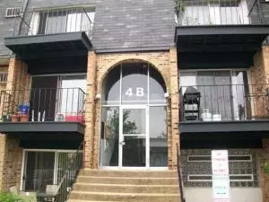 Palatine, IL 60074,4B E Dundee Quarter DR #302
