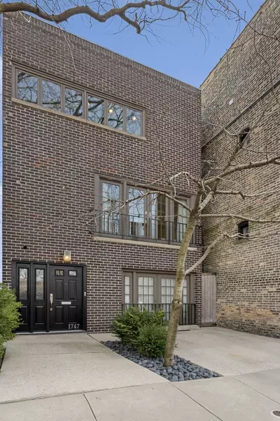1747 N Fern CT, Chicago, IL 60614