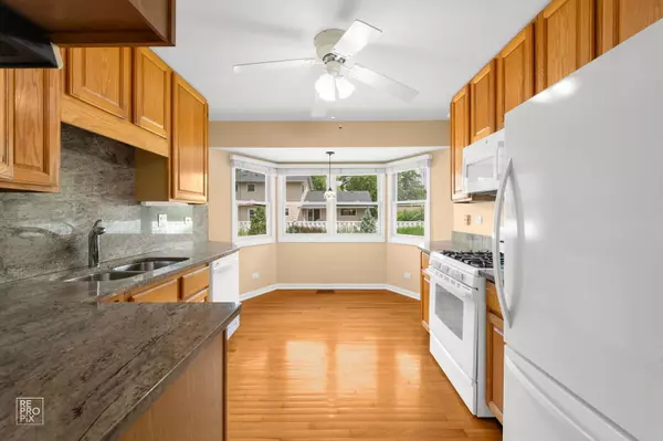 Palatine, IL 60074,902 E Plate DR