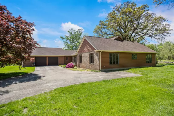 Dewey, IL 61840,3262 Greenwood DR