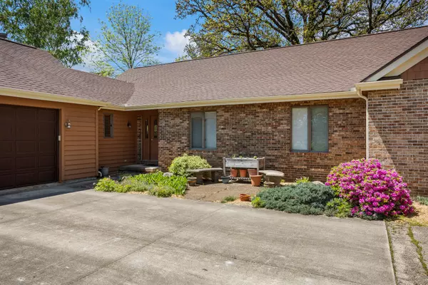 Dewey, IL 61840,3262 Greenwood DR