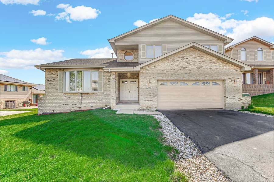 19009 Nightingale LN, Country Club Hills, IL 60478