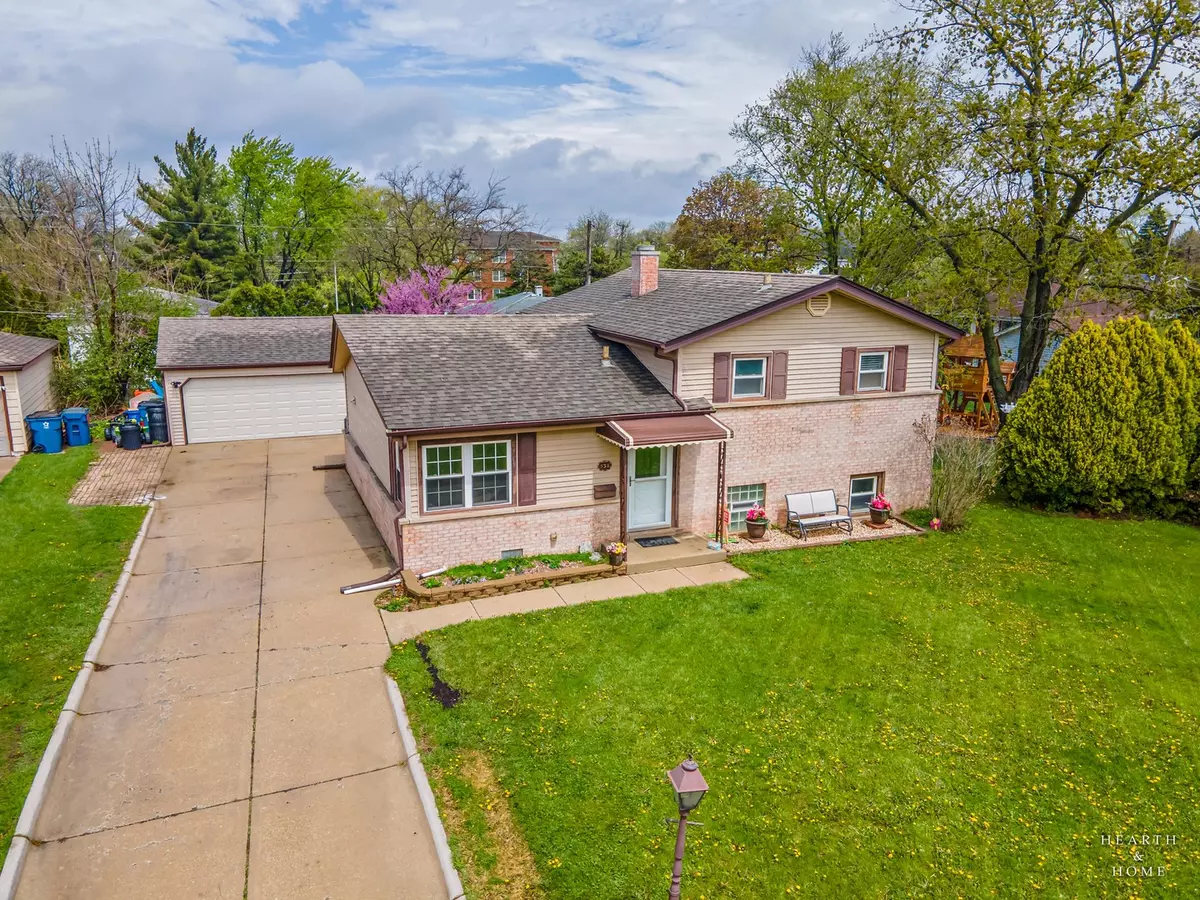 Addison, IL 60101,538 W Memory LN
