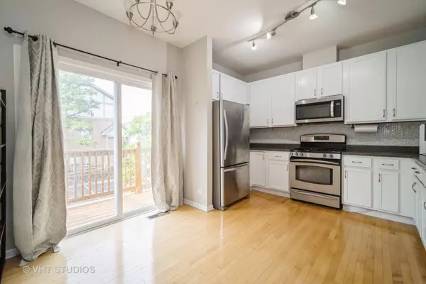 Palatine, IL 60074,1098 N CLAREMONT DR #1