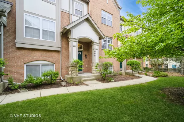 Palatine, IL 60074,1098 N CLAREMONT DR #1