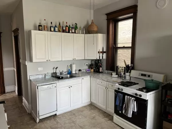 Chicago, IL 60613,3751 N Clifton AVE