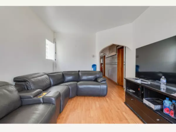 Chicago, IL 60632,5212 S Sacramento AVE