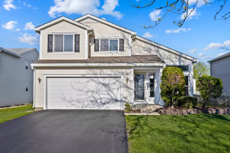 900 Taralon TRL, Lake In The Hills, IL 60156
